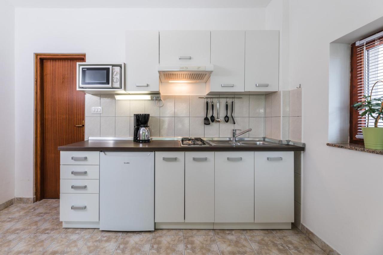 Apartments Mikanovic Crikvenica Exterior photo