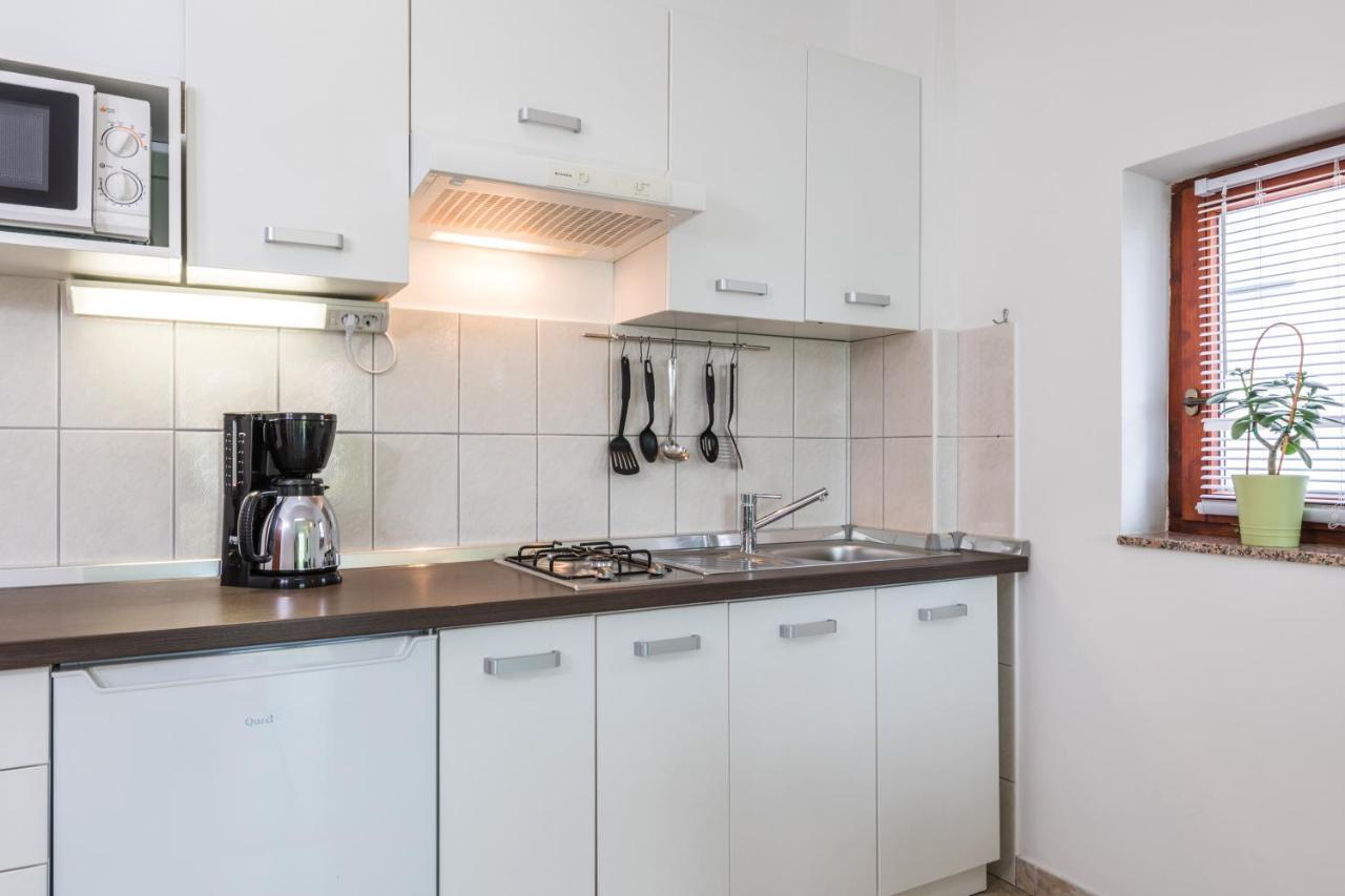 Apartments Mikanovic Crikvenica Exterior photo