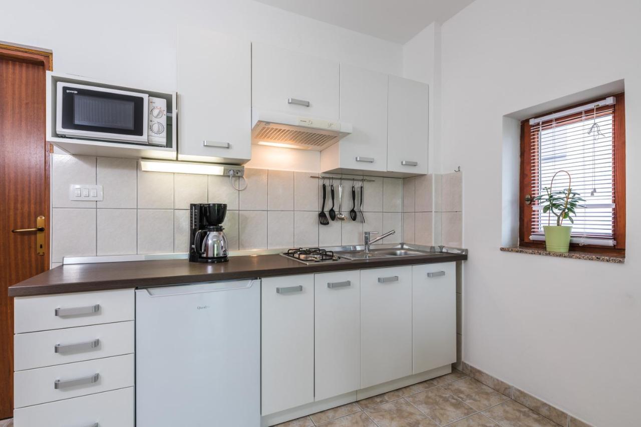 Apartments Mikanovic Crikvenica Exterior photo