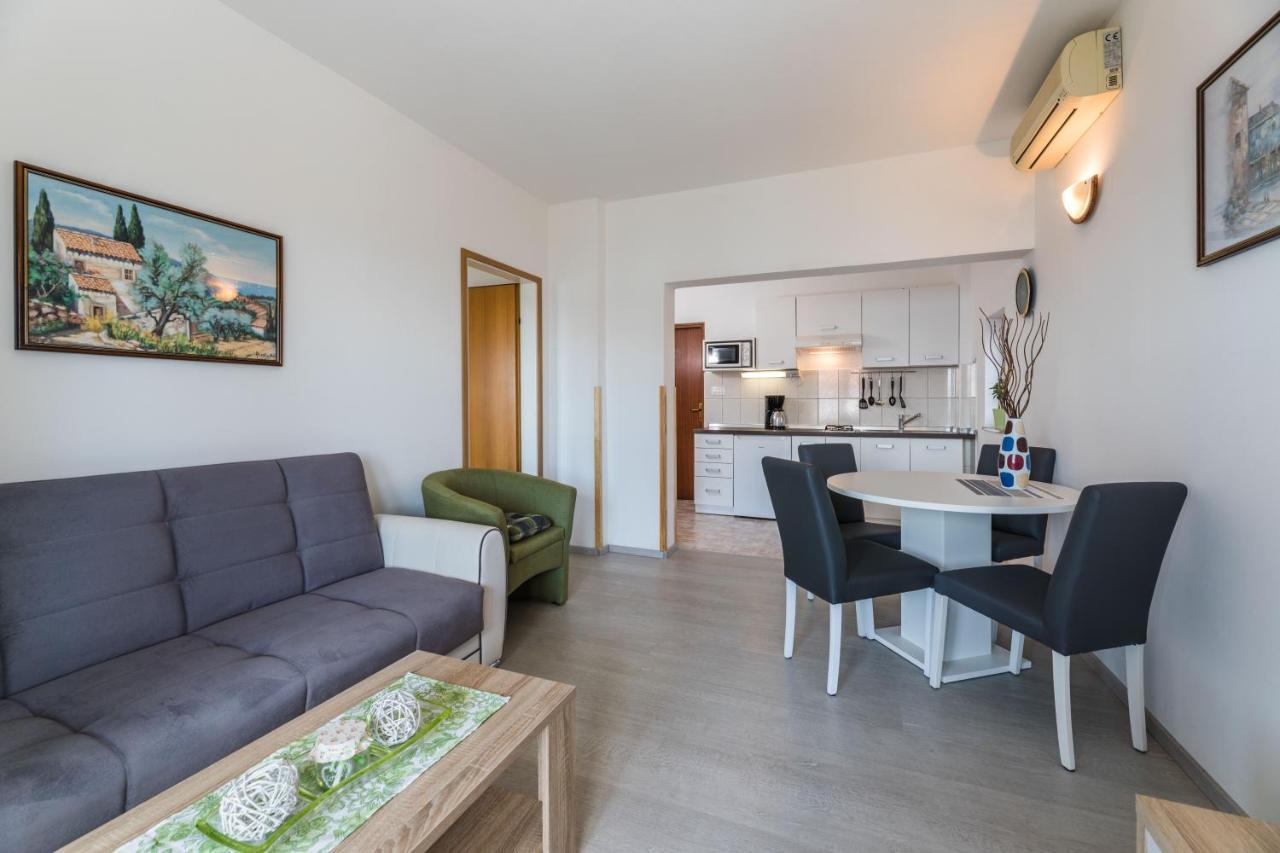 Apartments Mikanovic Crikvenica Exterior photo