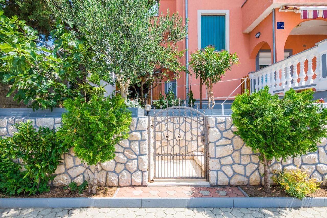 Apartments Mikanovic Crikvenica Exterior photo