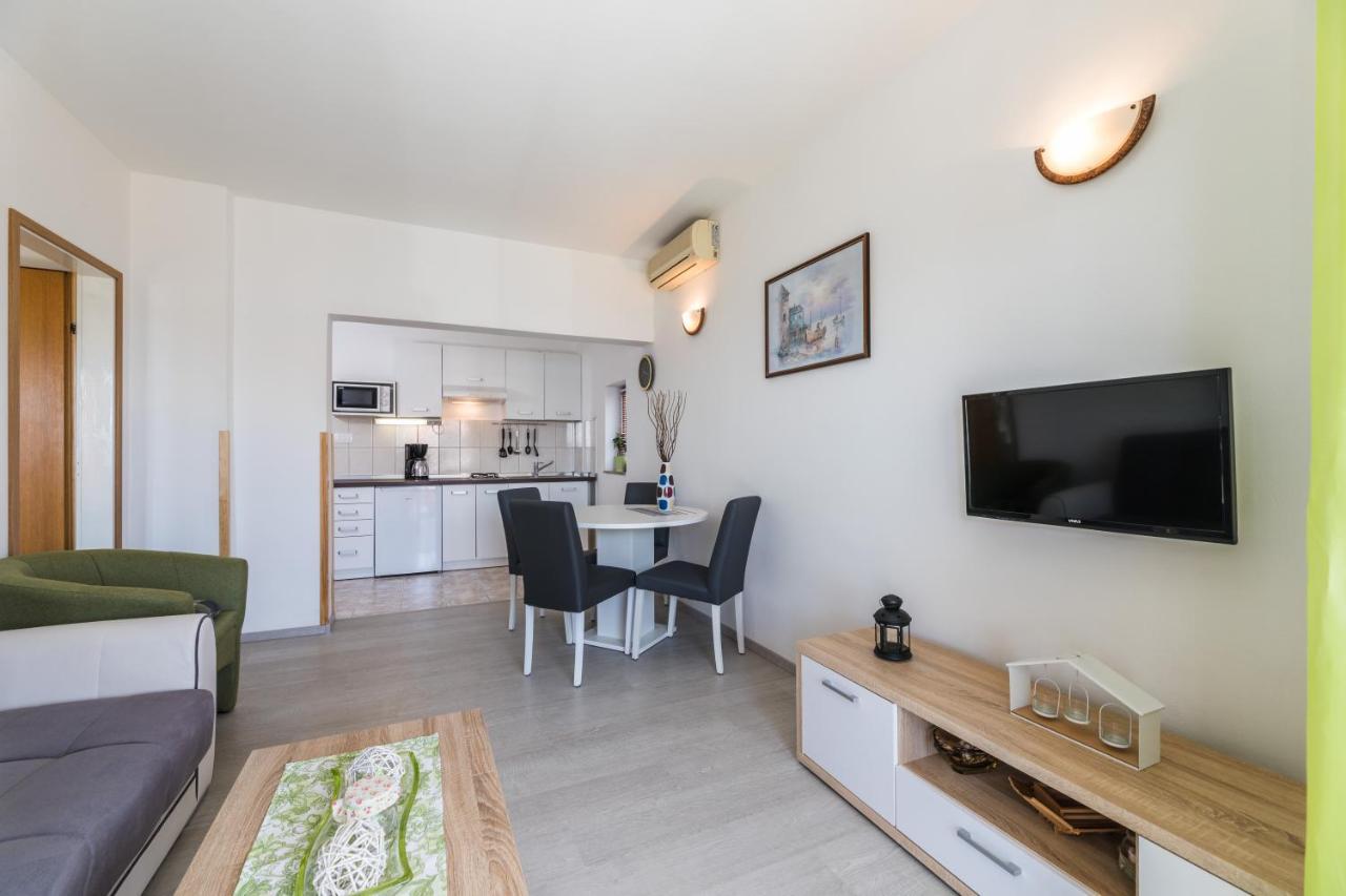 Apartments Mikanovic Crikvenica Exterior photo
