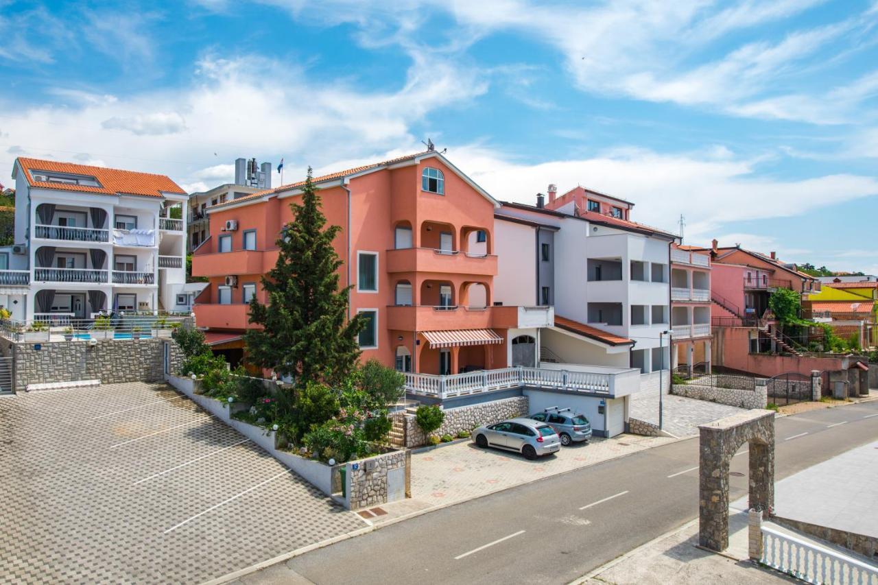 Apartments Mikanovic Crikvenica Exterior photo