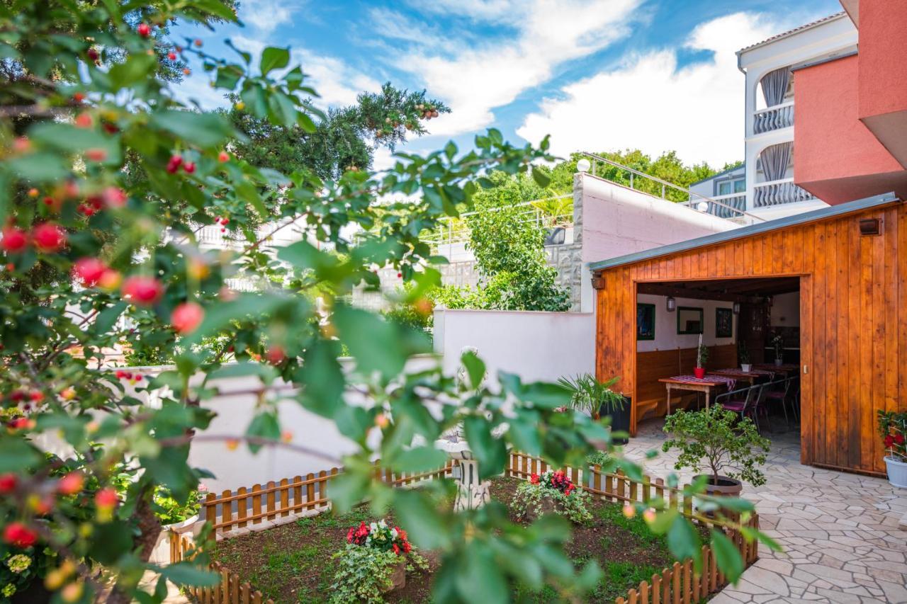 Apartments Mikanovic Crikvenica Exterior photo