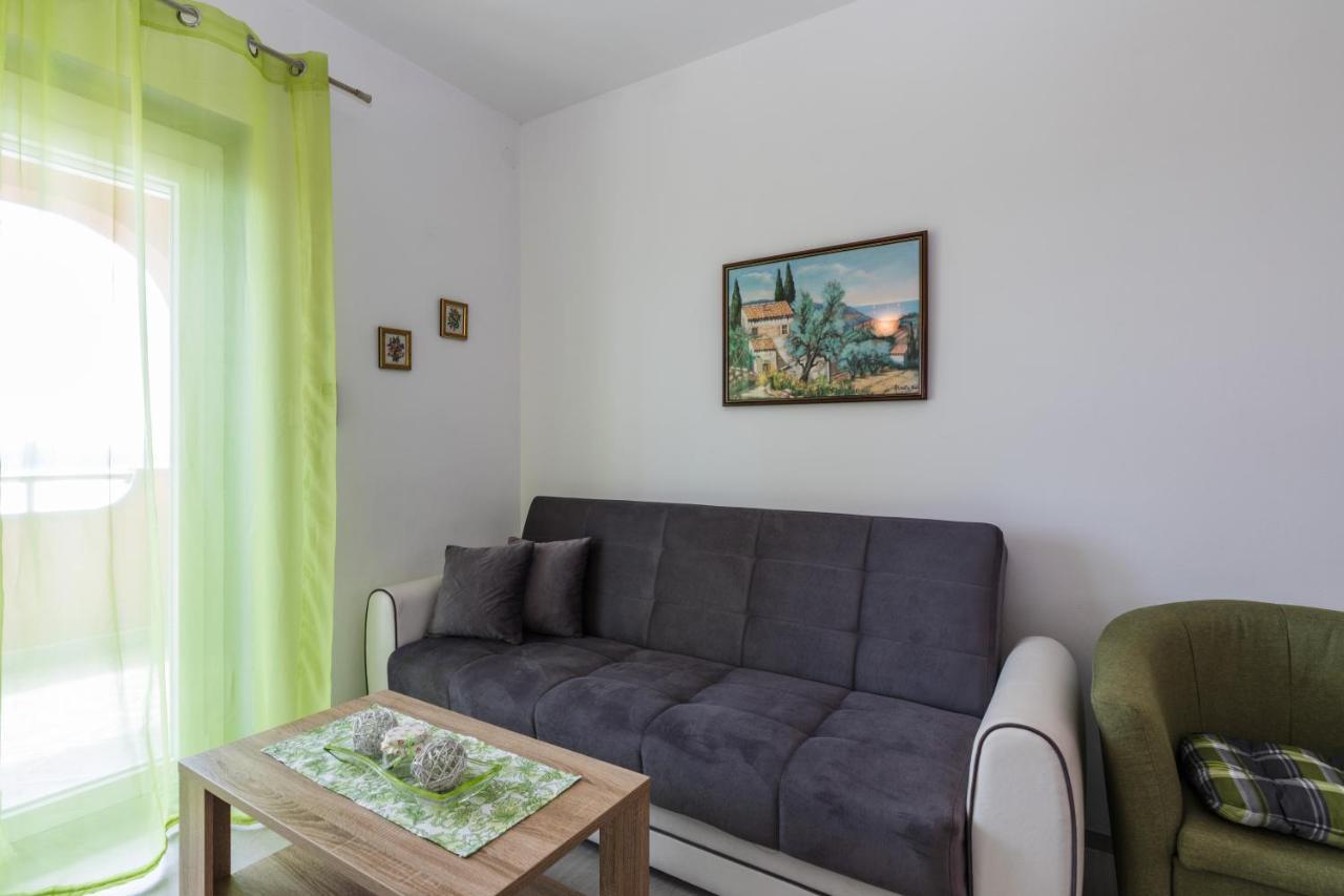 Apartments Mikanovic Crikvenica Exterior photo