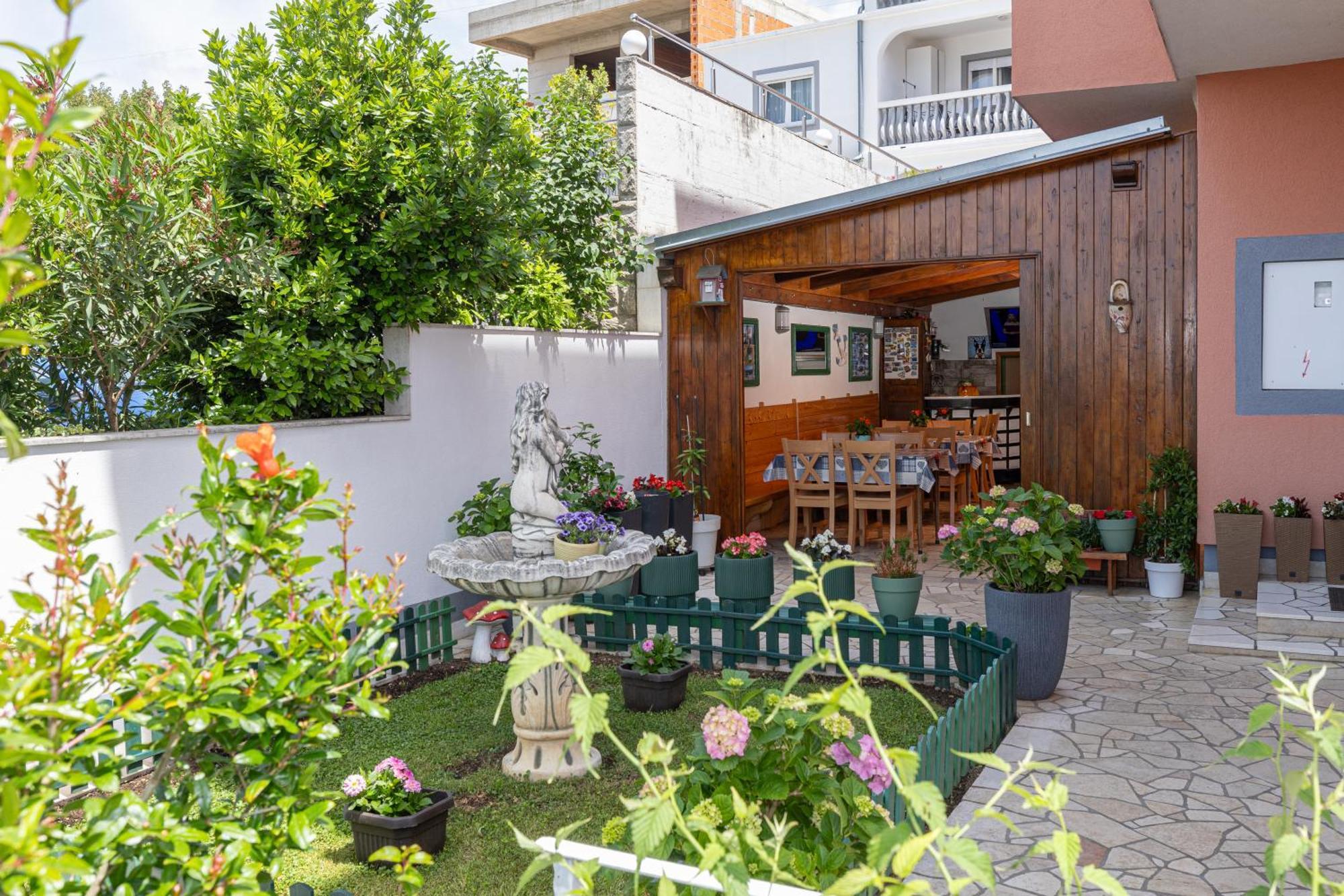 Apartments Mikanovic Crikvenica Exterior photo