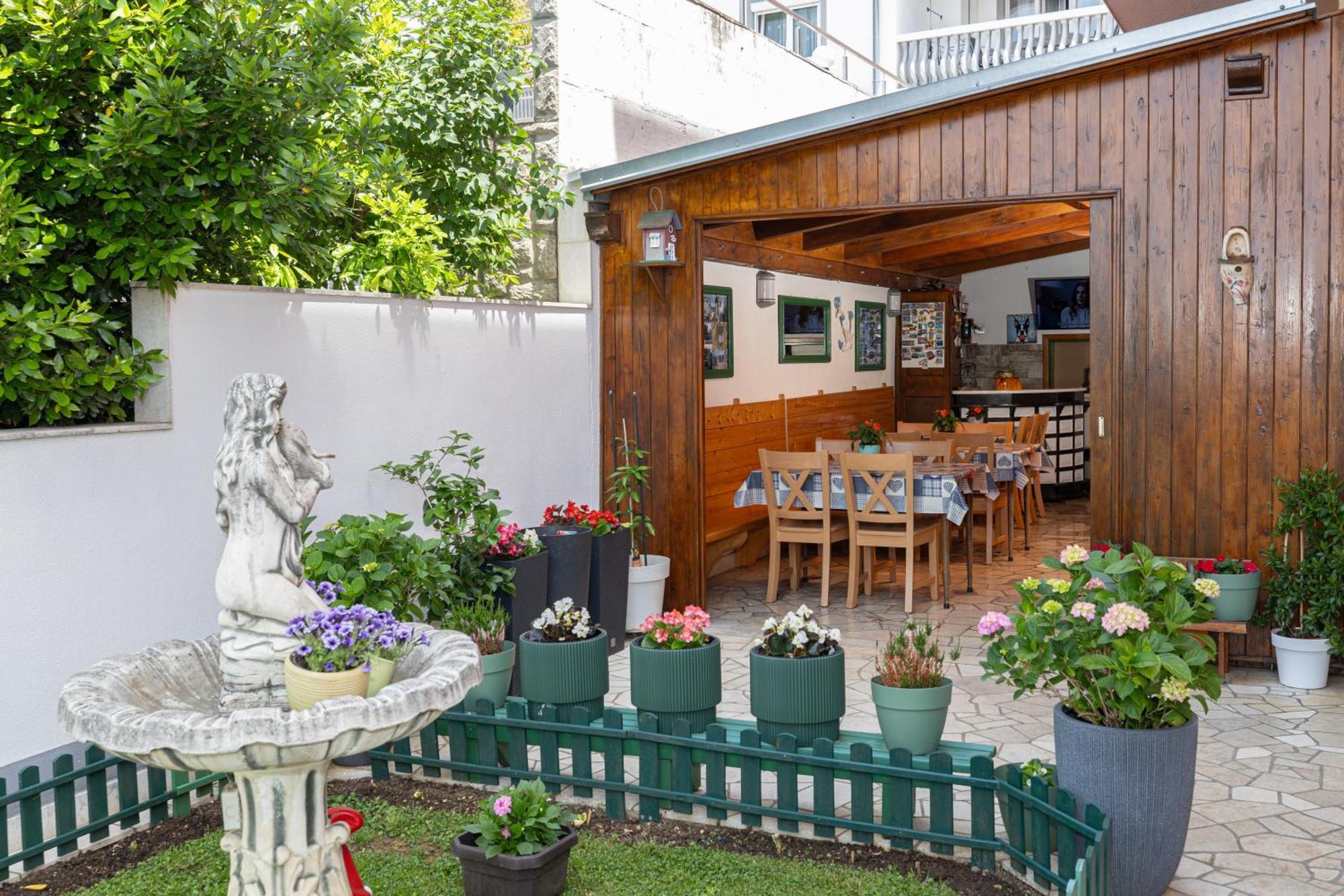 Apartments Mikanovic Crikvenica Exterior photo