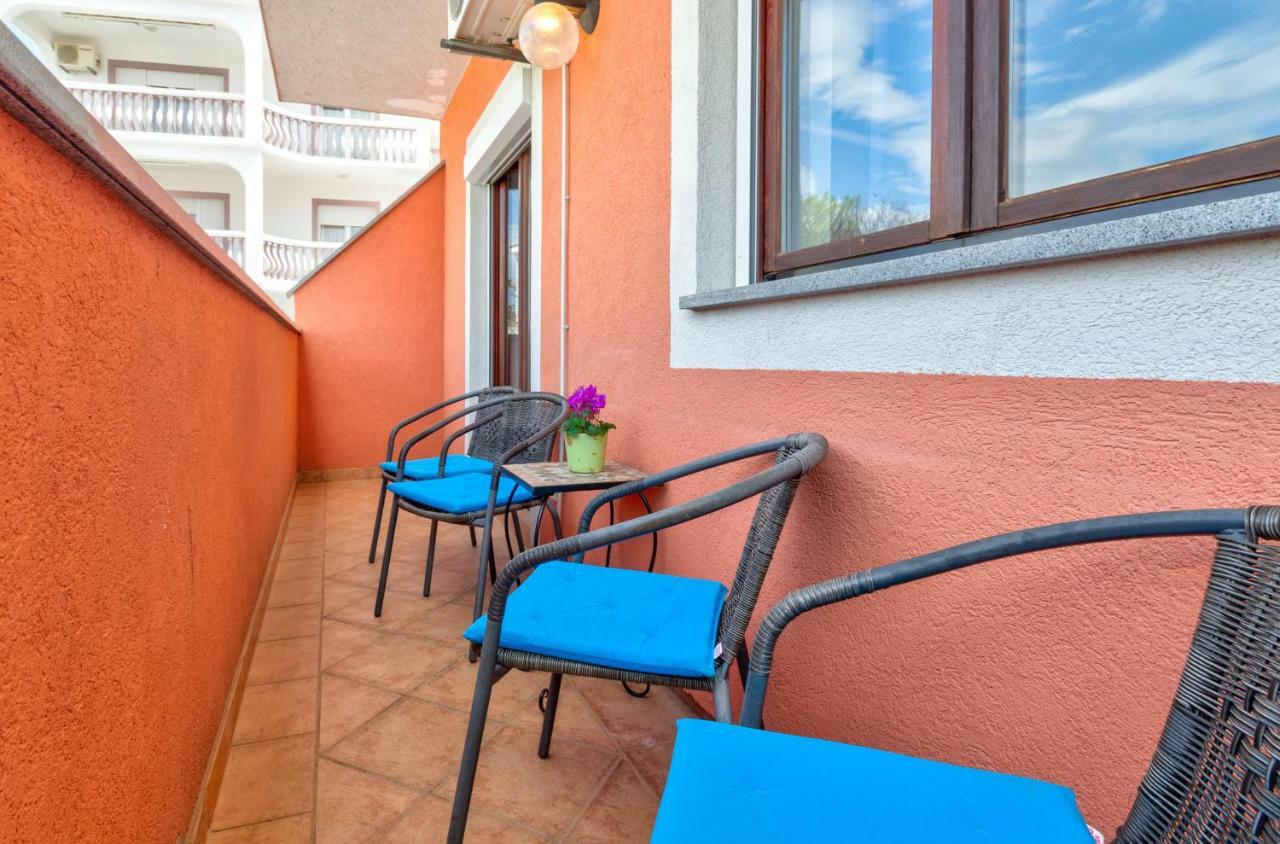 Apartments Mikanovic Crikvenica Exterior photo